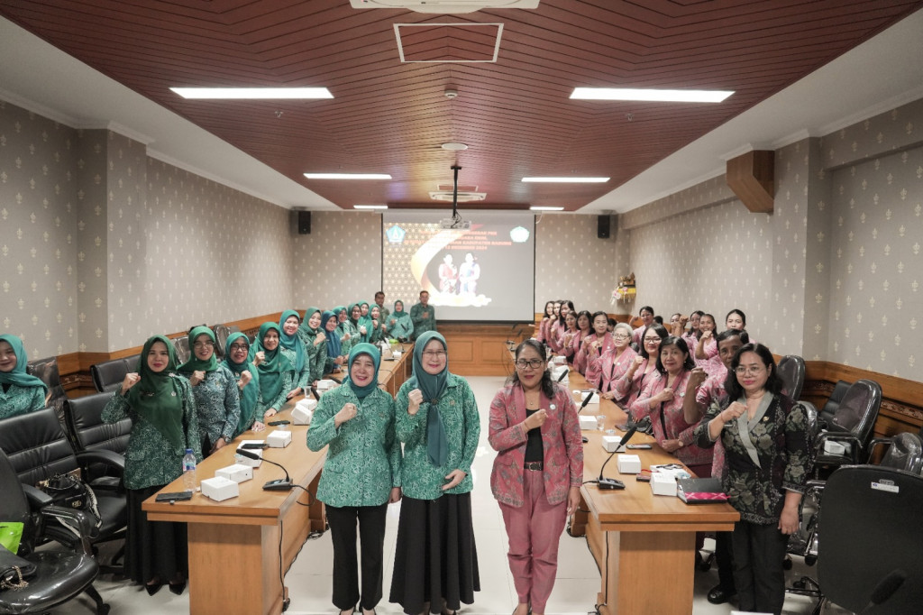 Nyonya Kristiani Suiasa Terima Kunjungan PKK Muara Enim dan Dekranasda Bandung